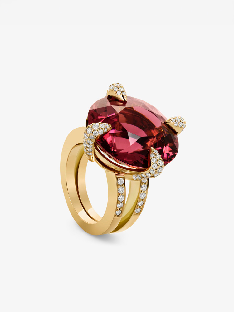 Krappenring Rubellit<p>750/000 Roségold<br />
Mit Rubellit (24.09 ct) und Brillanten (1.12 ct tw/vsi)</p>
<p>42.500 €</p>
